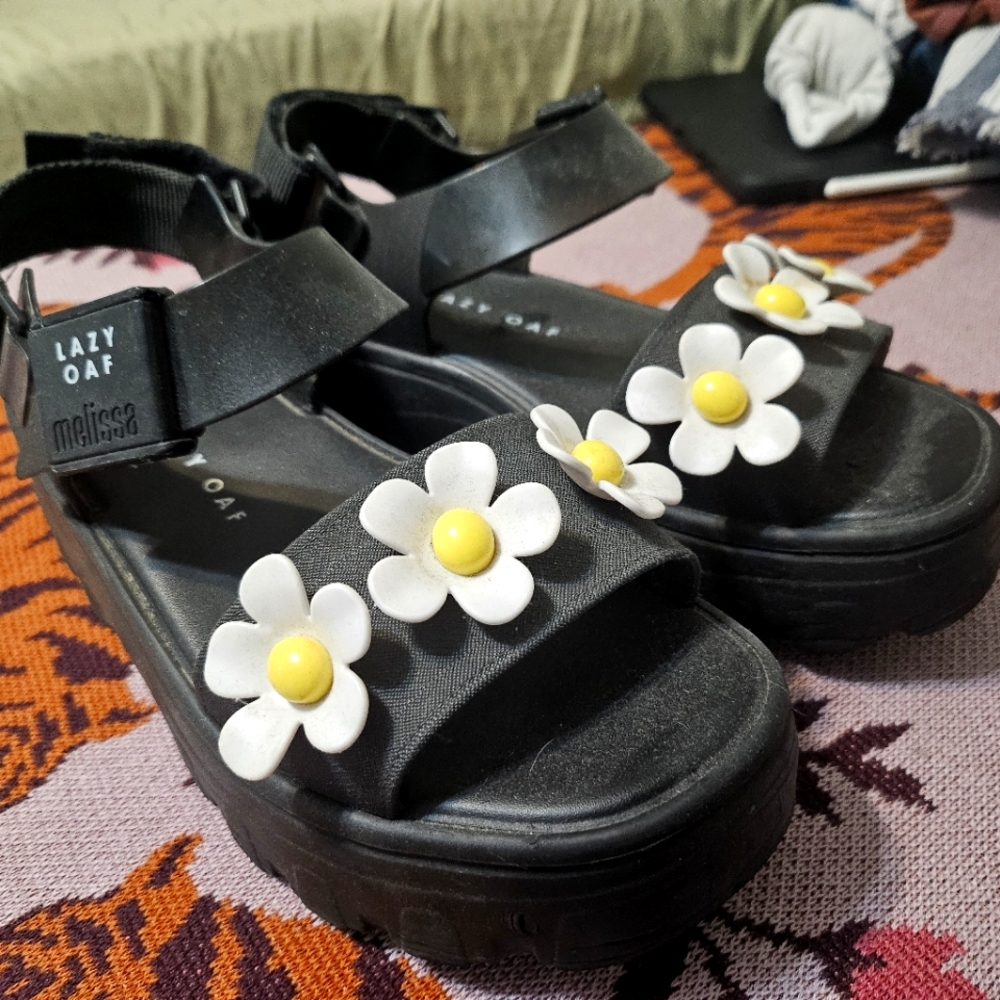 Melissa X Lazy Oaf Kick Off Sandal Black & Daisy, US 8